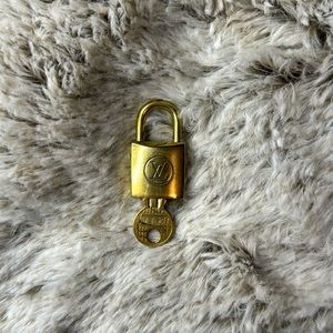 RARE 200 SERIES - LV LOCK AND KEY #207